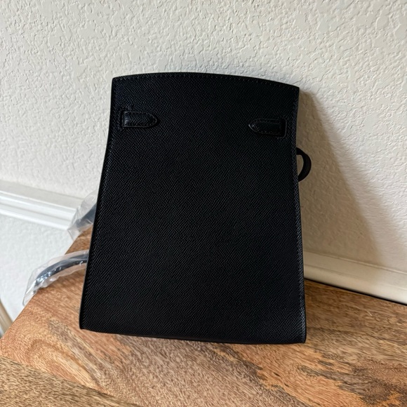 *READ Black Epsom Leather Mini Sport Bag Belted Front Structured Crossbody B8 - Picture 5 of 15